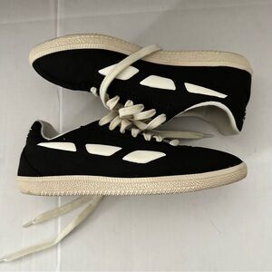 Saye black white sneakers size 6.5